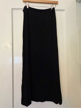 Elegant Black Women's Maxi Skirt - Sleek Long Silhouette